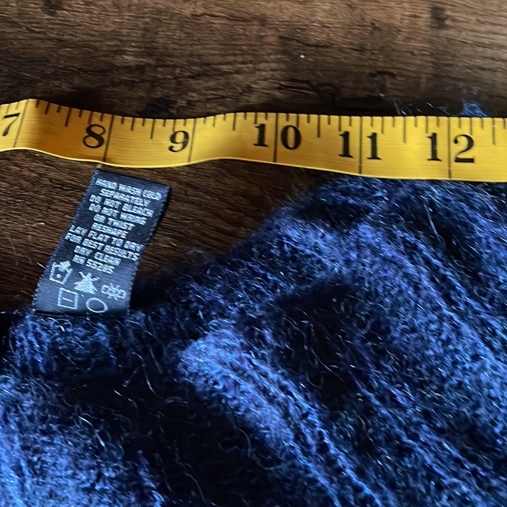 Express Sweater - Picture 11 of 12
